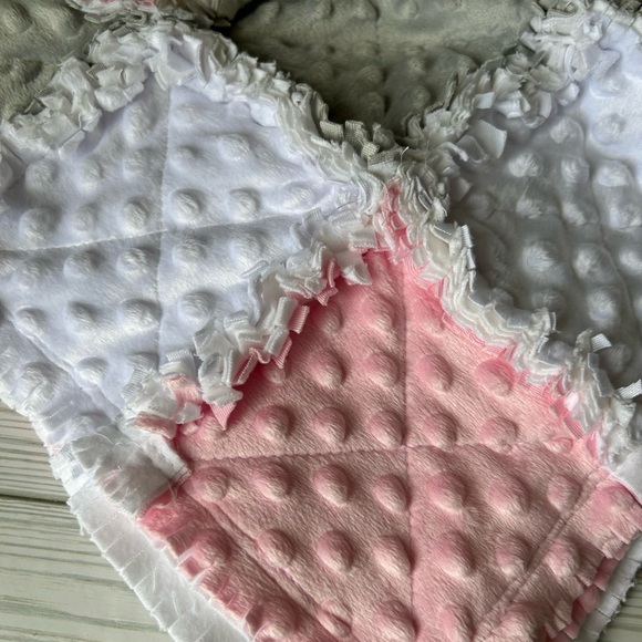 Baby girl rag quilt blanket / stroller car seat size - Picture 7 of 12